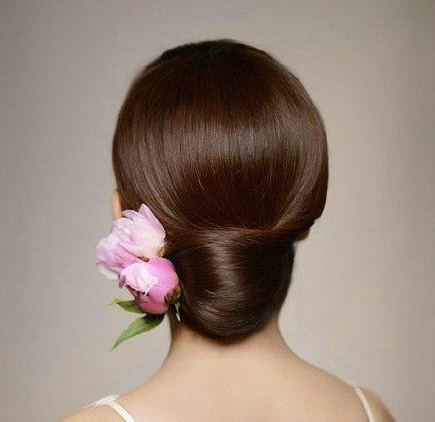 点击大图看下一张：一组气质型的韩式新娘发型分享
