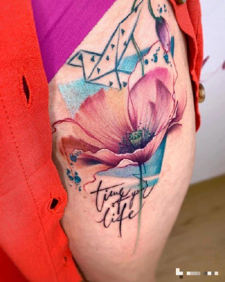 点击大图看下一张：一组彩色花朵，彩色包臀纹身图案欣赏