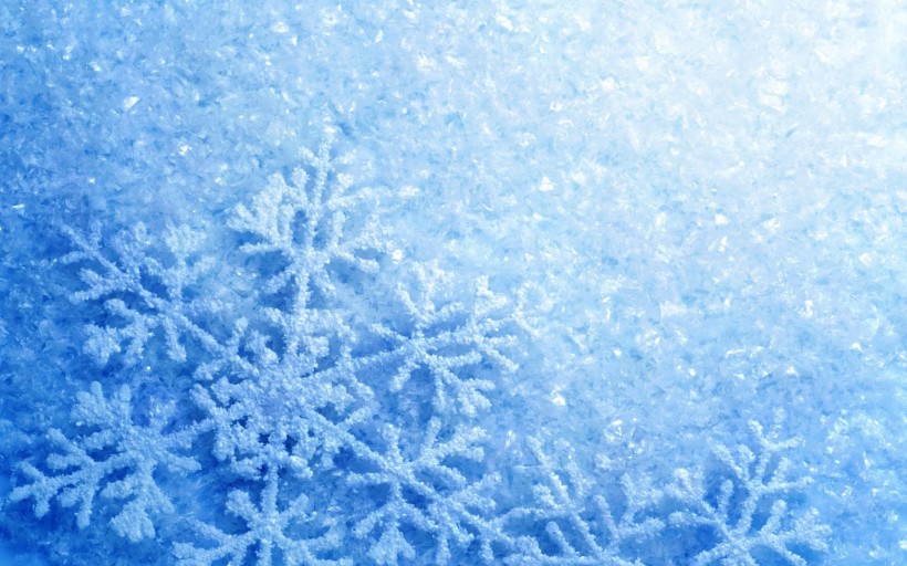 点击大图看下一张：一组晶莹剔透的雪花高清图片