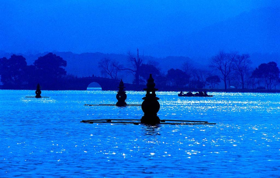 点击大图看下一张：西湖三潭映月美景图片欣赏