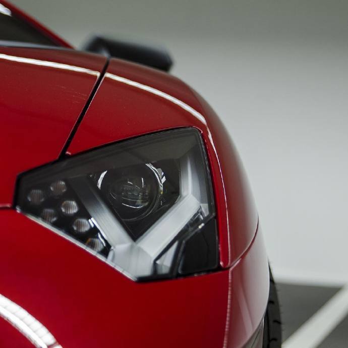点击大图看下一张：红色兰博基尼Aventador SV 太美了