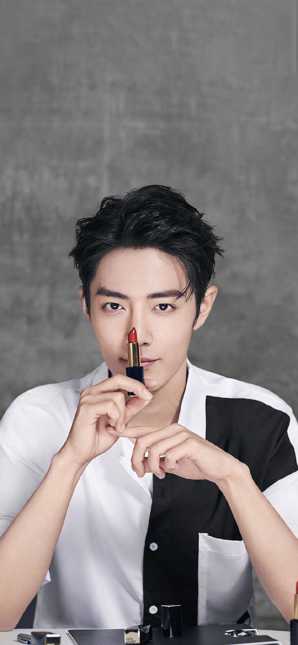 点击大图看下一张:肖战俊朗帅气代言写真图片