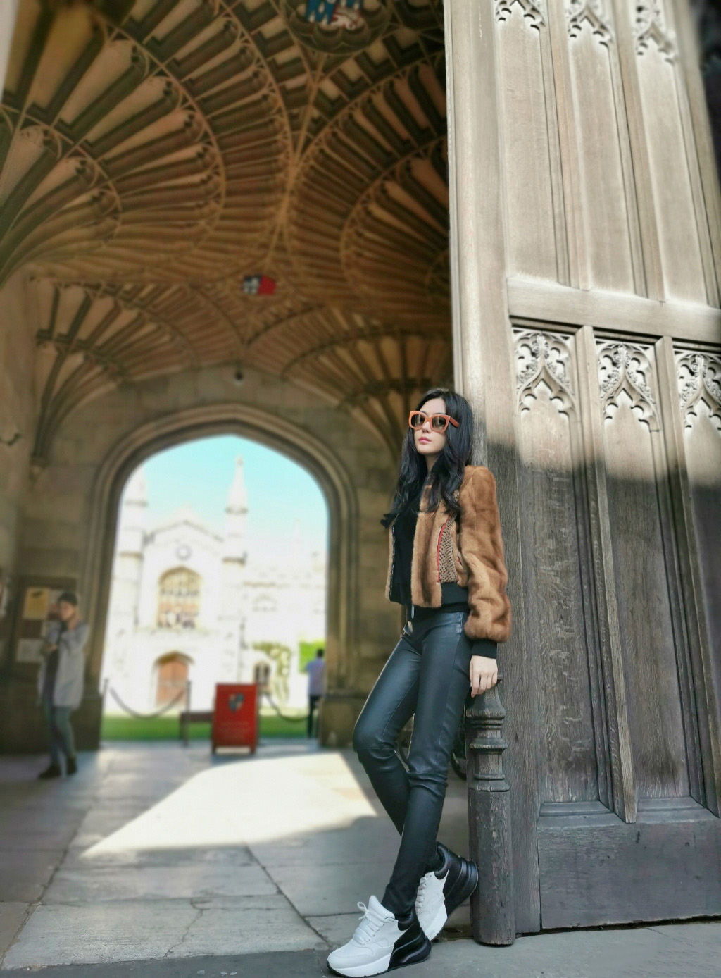 点击大图看下一张：汤晶媚清新靓丽旅拍图片