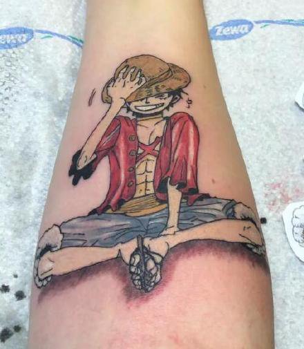 点击大图看下一张：海贼王纹身-15款路飞索隆艾斯乔巴等动漫角色纹身图案