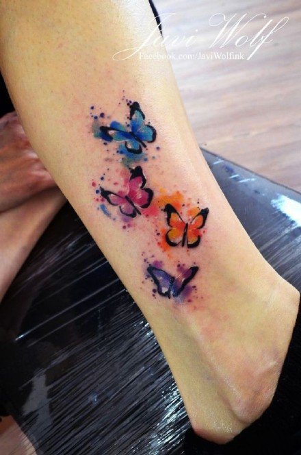 点击大图看下一张：纹身蝴蝶图 小清新的9款水彩蝴蝶纹身图片