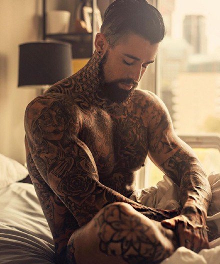 点击大图看下一张：纹身型男 9款超帅的纹身帅哥摄影作品图片