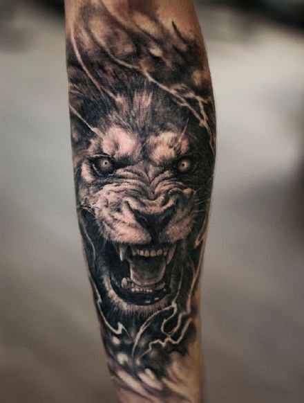 点击大图看下一张：包大臂和小臂的9款黑灰色写实狮子纹身图案