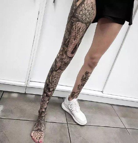 点击大图看下一张：纹身花腿 9款帅气的大面积大花腿纹身作品欣赏