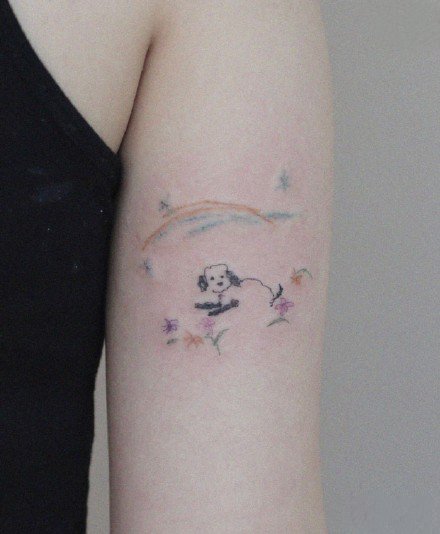 点击大图看下一张：素雅简约适合女生的胳膊上花草线条小纹身