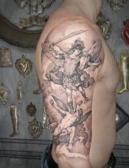 点击大图看下一张：大腿大臂上一组西方铜版画纹身图案