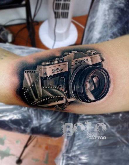 点击大图看下一张：纹身相机图 几款关于摄影照相机的纹身图片