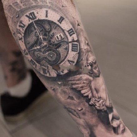 点击大图看下一张：钟表纹身 包大臂的9款手臂写实黑灰钟表纹身图案