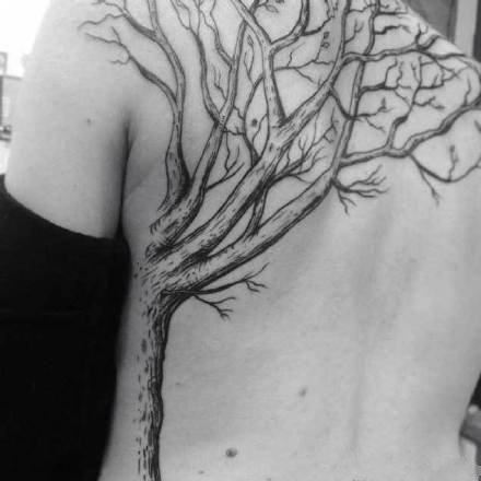 点击大图看下一张：树纹身 黑色的9款好看的树纹身图案作品