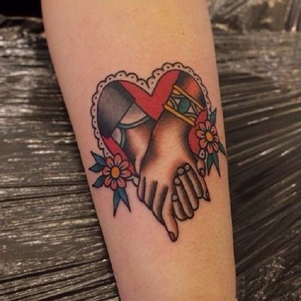 点击大图看下一张：象征爱情的9款心形oldschool纹身图片