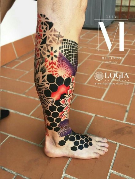 点击大图看下一张：繁花纹身 漂亮的26手臂腿部繁花纹身图案