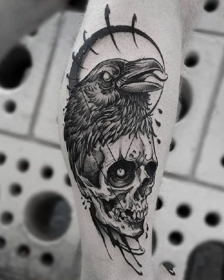 点击大图看下一张：暗黑系的9款黑色乌鸦纹身图案作品