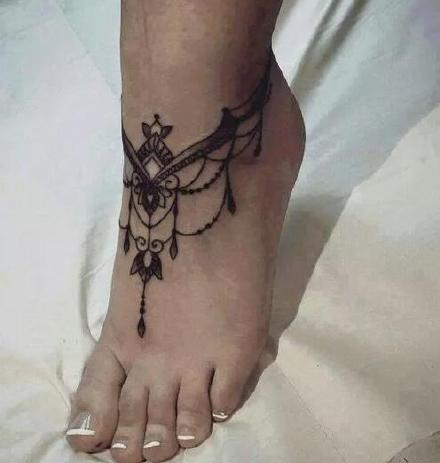 点击大图看下一张：脚背纹身 适合女生脚背的9款小清新纹身图案