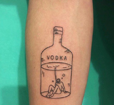 点击大图看下一张：喝酒人士钟意的酒杯啤酒等纹身图片