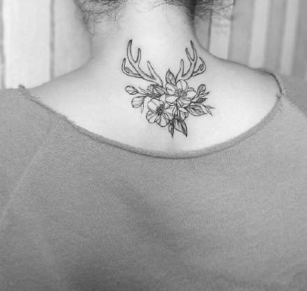 点击大图看下一张:小鹿角纹身 黑色的9款小鹿角纹身图片