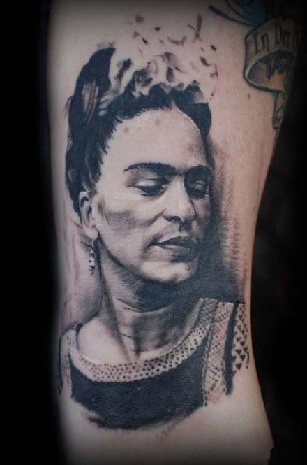 点击大图看下一张：Frida Kahlo弗里达的人像纹身图片