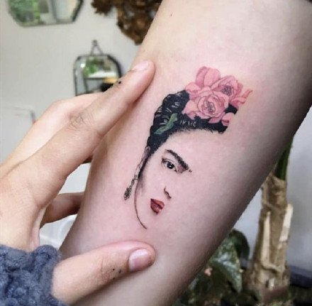 点击大图看下一张：Frida Kahlo弗里达的人像纹身图片
