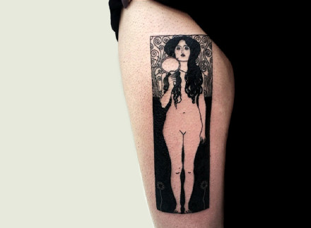 点击大图看下一张：克里姆特裸女油画主题的9款纹身图片