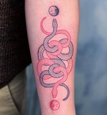 点击大图看下一张：米兰纹身师Mirko Sata的9款蛇纹身图案