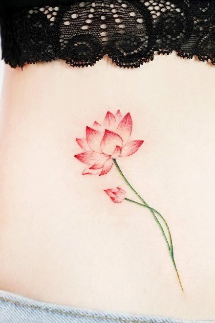 点击大图看下一张：莲花图纹身 出淤泥而不染的9款粉红荷花纹身图案