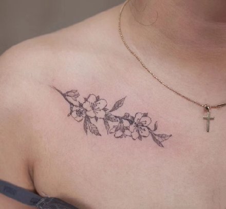 点击大图看下一张：岁寒三友之梅花主题的9款纹身图案