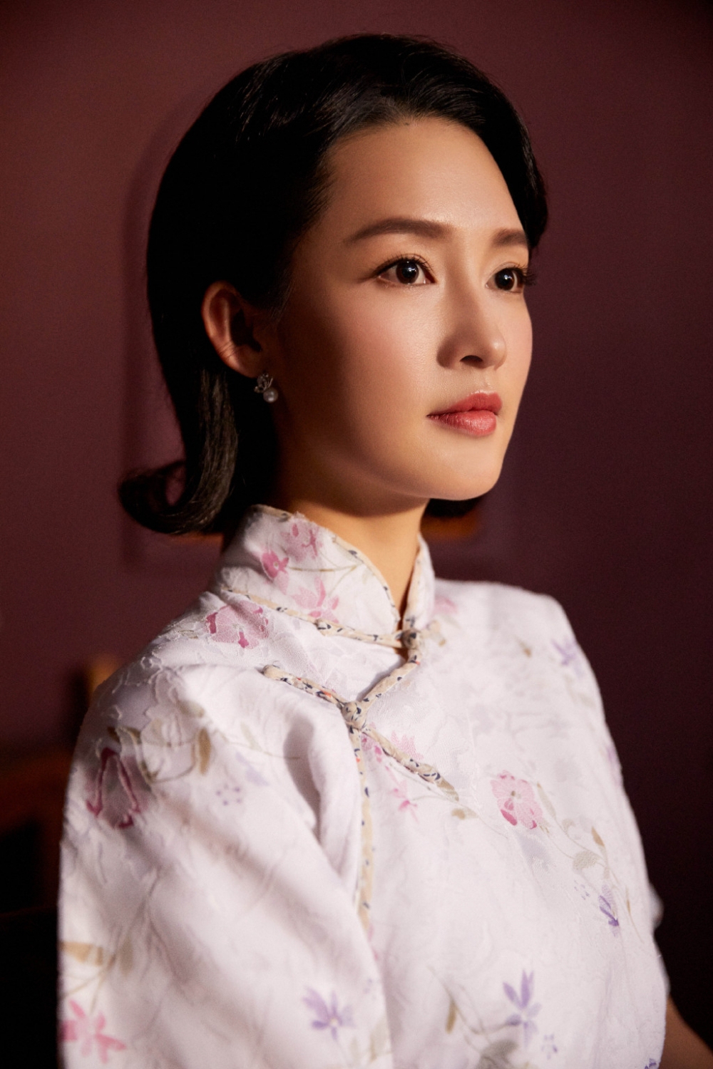 点击大图看下一张：李沁旗袍造型温婉大方写真图片
