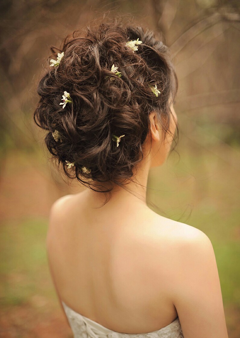 点击大图看下一张：一组美丽仙气的新娘发型图片
