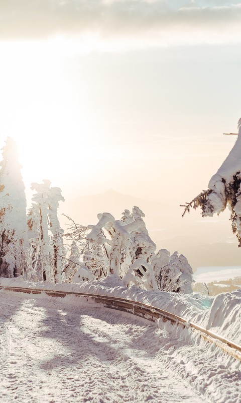 点击大图看下一张：巍峨壮观的雪山高清风景图片