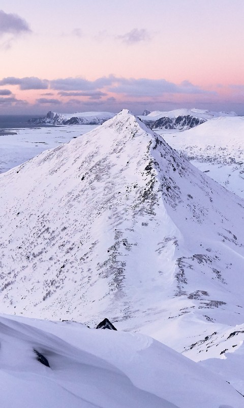 点击大图看下一张：巍峨壮观的雪山高清风景图片