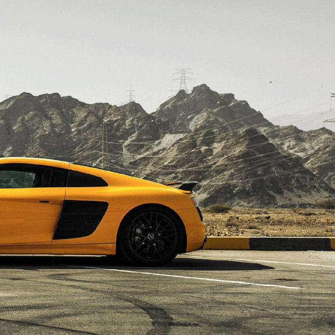点击大图看下一张：炫酷的黄色奥迪汽车图片欣赏