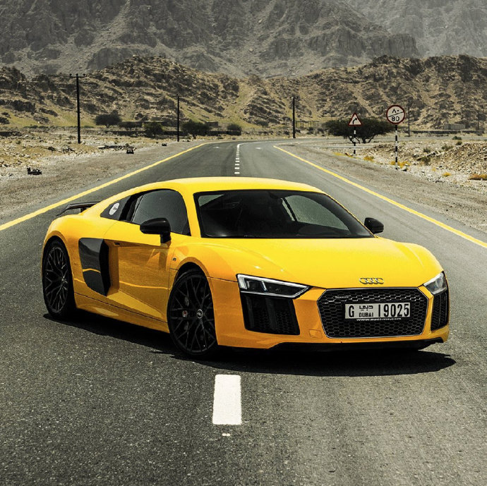 点击大图看下一张：炫酷的黄色奥迪汽车图片欣赏