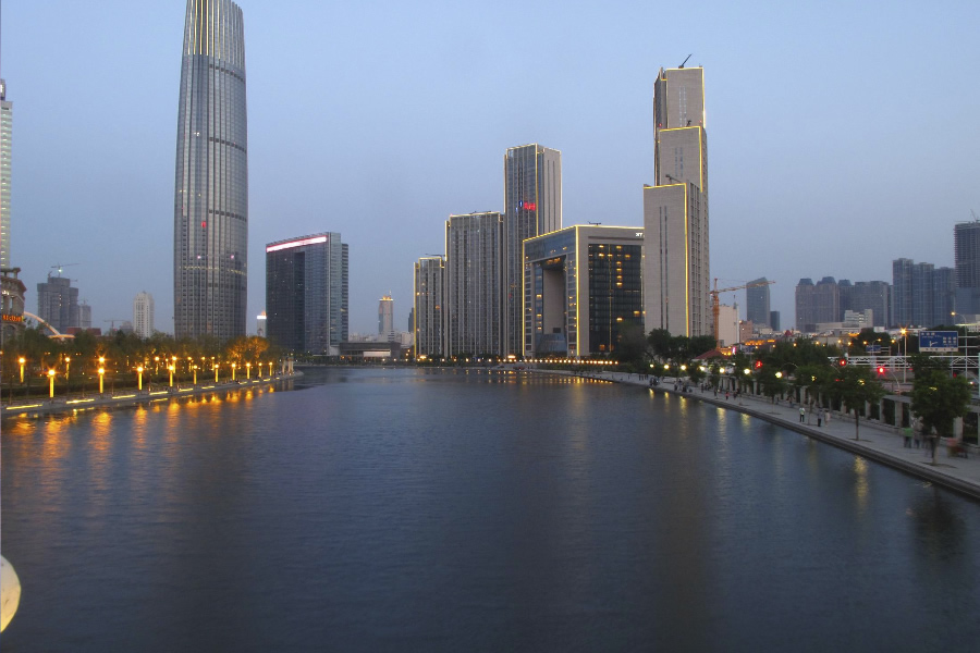 点击大图看下一张：天津海河绝美夜景图片