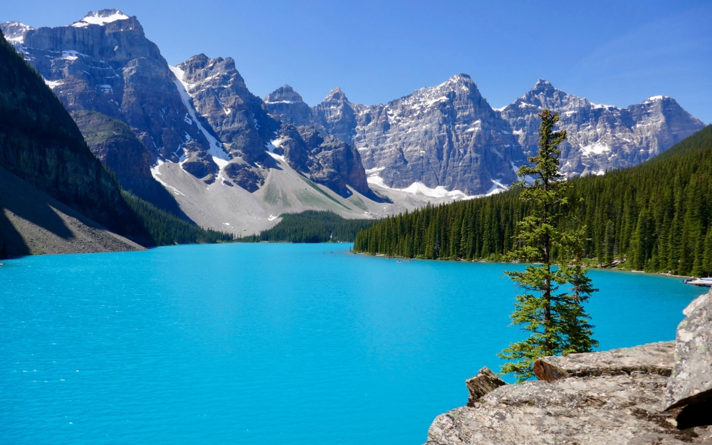 点击大图看下一张：湛蓝的湖泊美景图片桌面壁纸