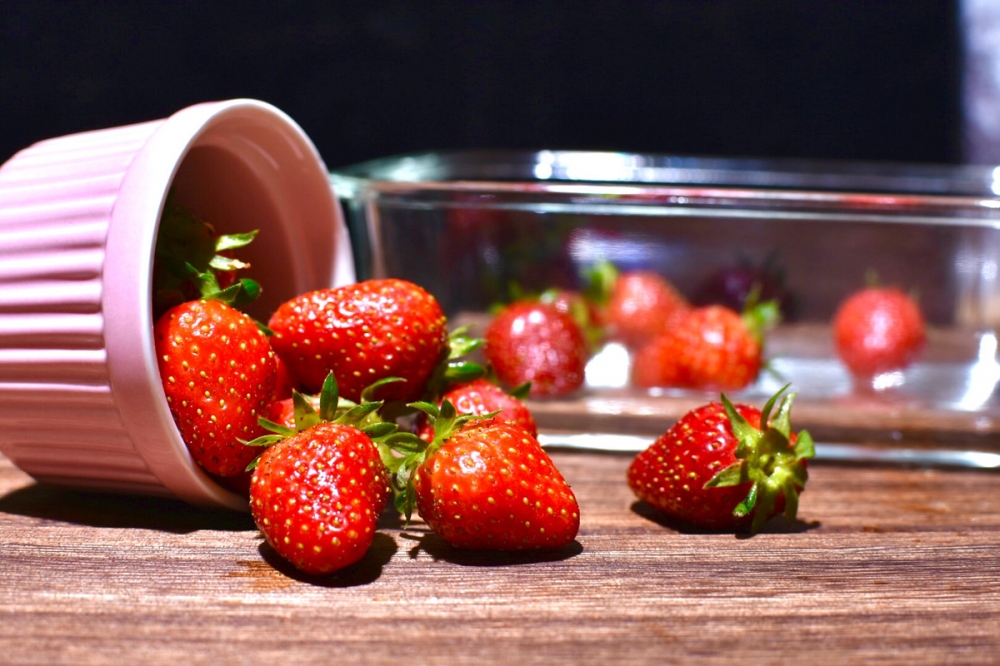 点击大图看下一张：一组小清新草莓唯美图片欣赏