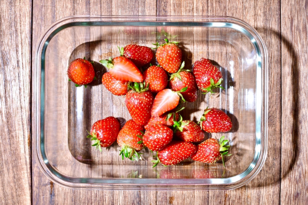 点击大图看下一张：一组小清新草莓唯美图片欣赏