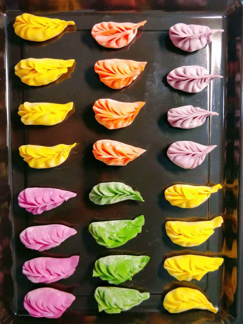 点击大图看下一张：好看的彩色饺子图片