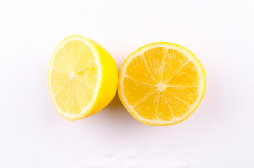 点击大图看下一张：水分很足的柠檬切开图片欣赏