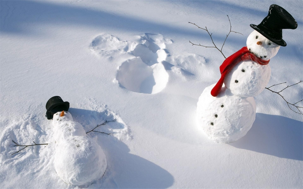 点击大图看下一张：冬天雪人图片素材高清电脑桌面壁纸