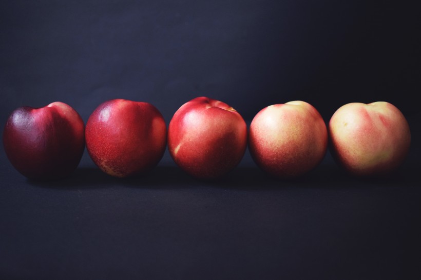 点击大图看下一张：一组春季水果桃子图片素材