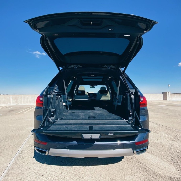 点击大图看下一张：一组超帅的宝马SUV X7图片