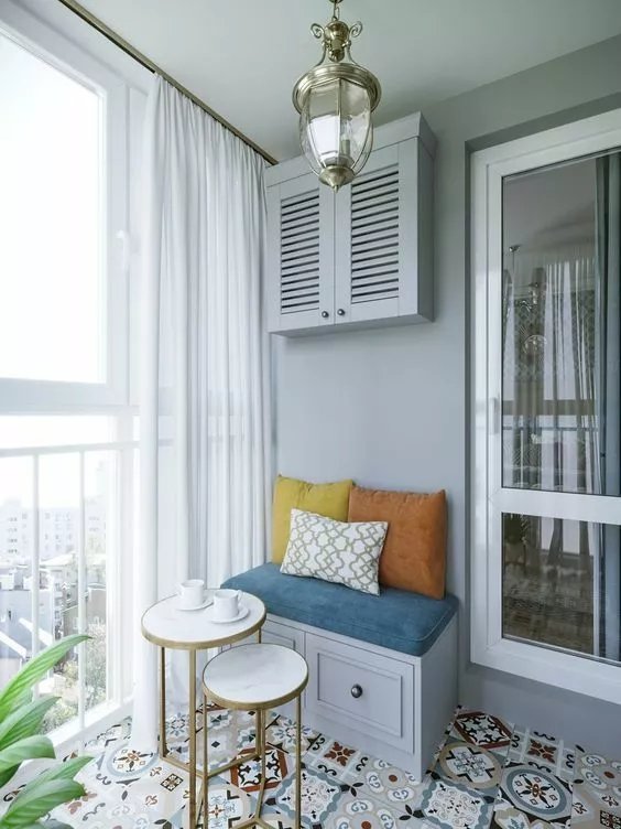 点击大图看下一张：阳台上的悠闲时光，家居环境舒适度的提升