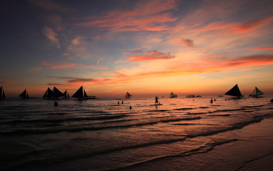 点击大图看下一张：菲律宾长滩岛晚霞风景壁纸