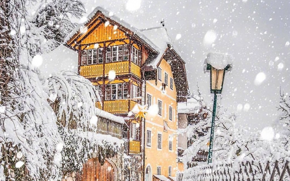 点击大图看下一张：奥地利小镇唯美雪景桌面壁纸