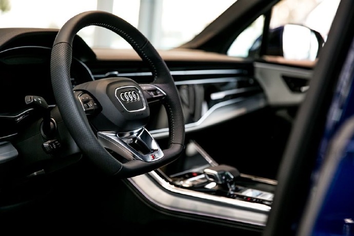 点击大图看下一张：全新Audi Q7图片欣赏