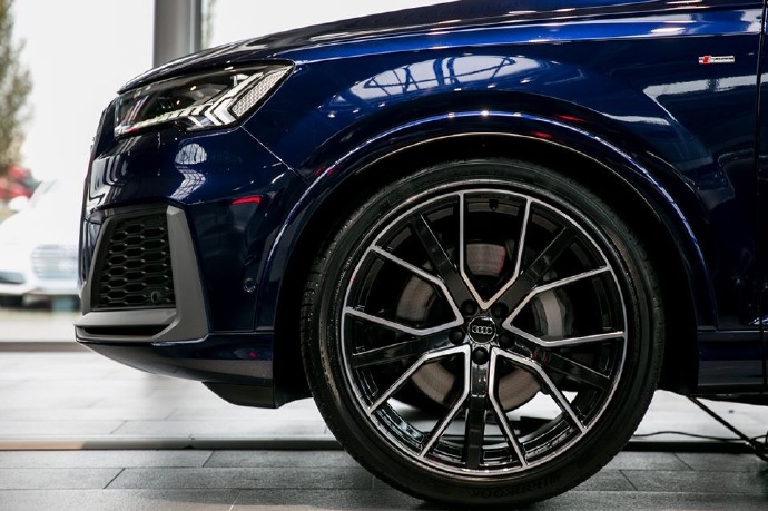 点击大图看下一张：全新Audi Q7图片欣赏