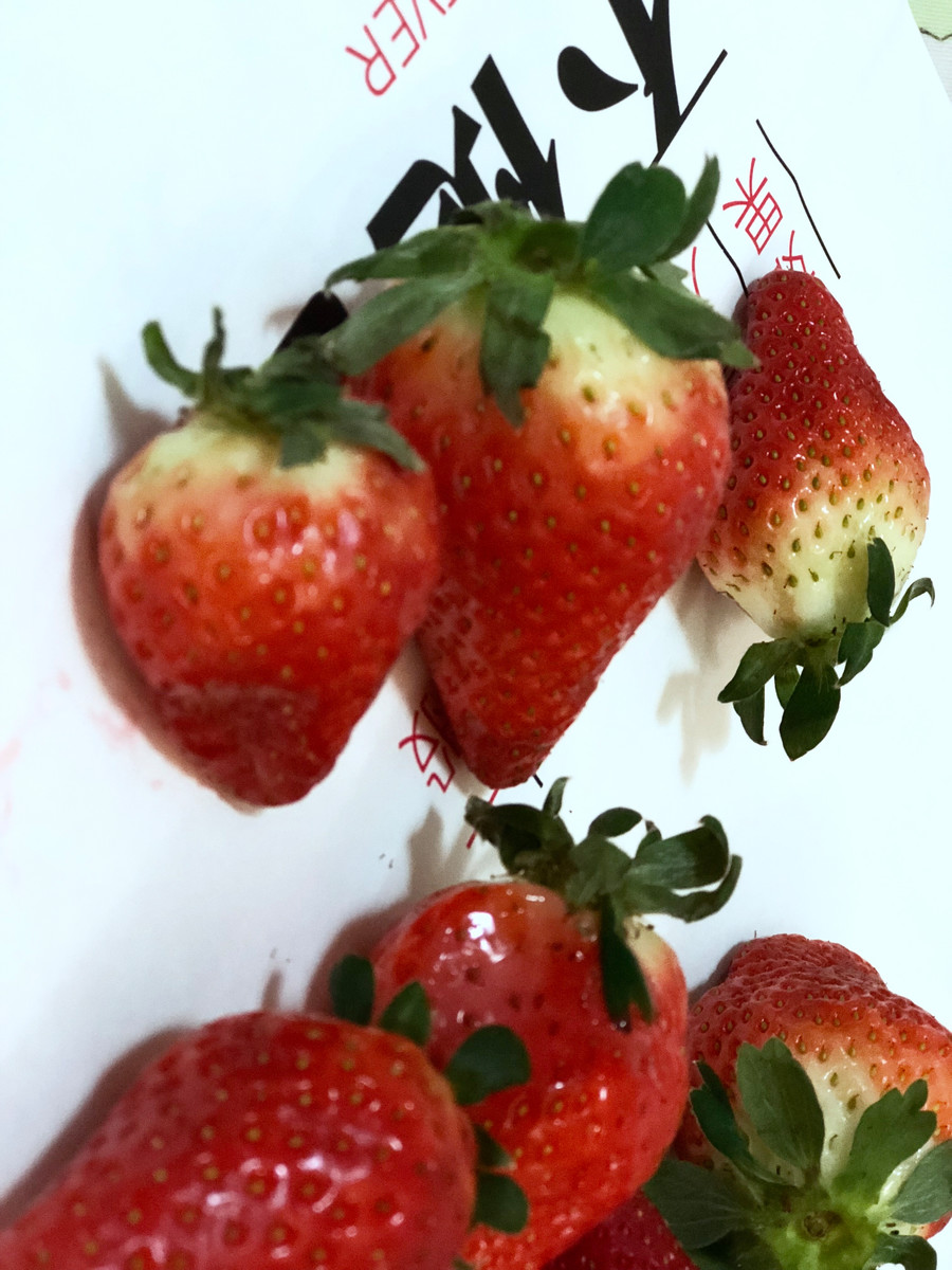 点击大图看下一张：一组水果草莓无修真实图片欣赏